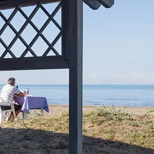https://villa-emilia-castagneto-carducci.it-tuscanyhotel.com